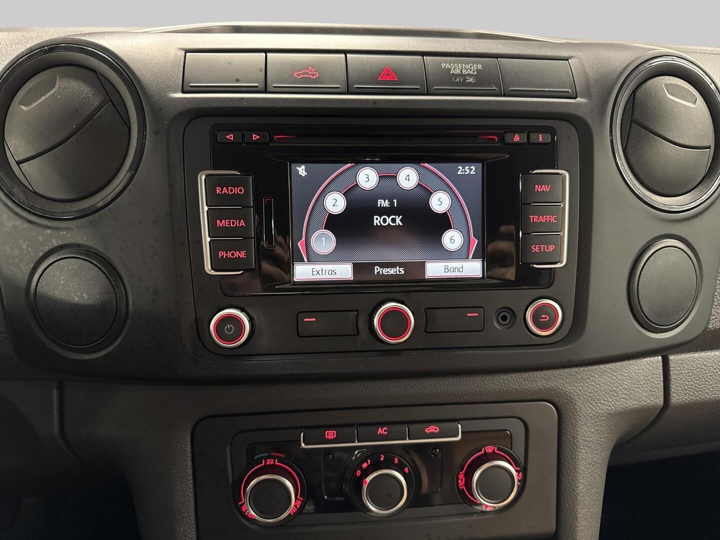 VOLKSWAGEN Amarok 2011