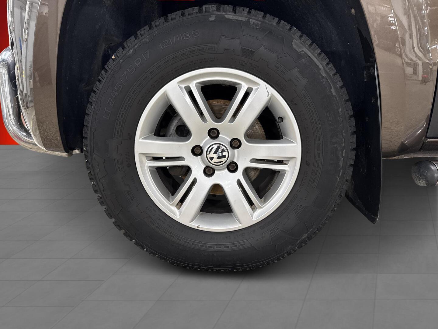 VOLKSWAGEN Amarok 2011