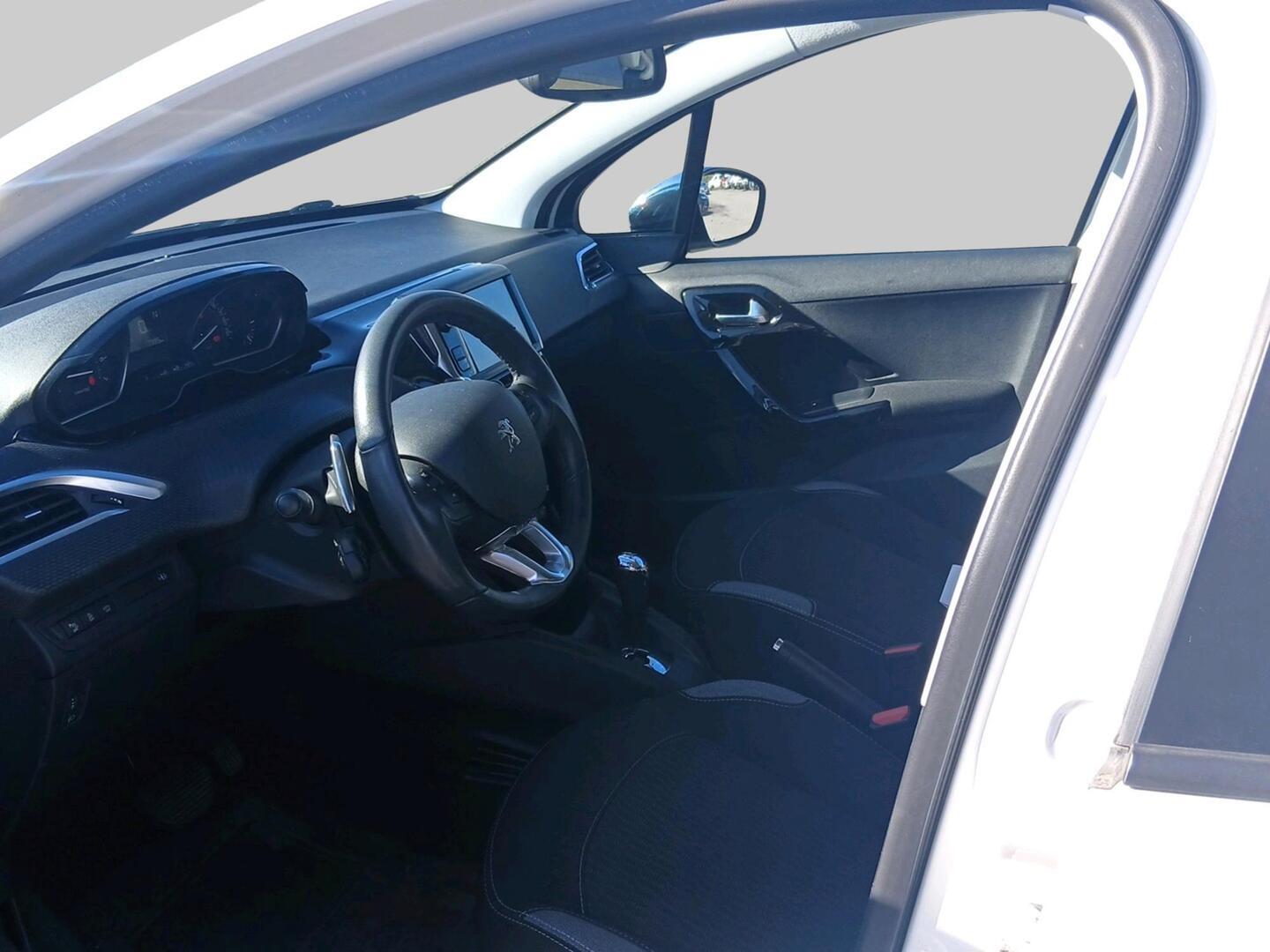 PEUGEOT 208 2016