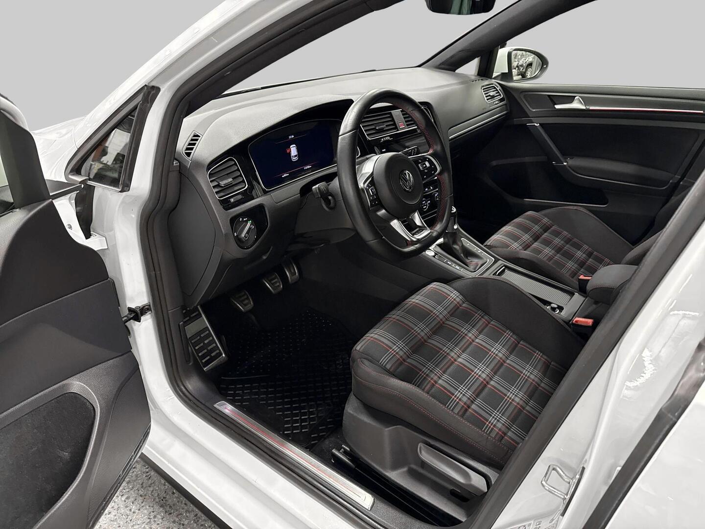 VOLKSWAGEN Golf 2018