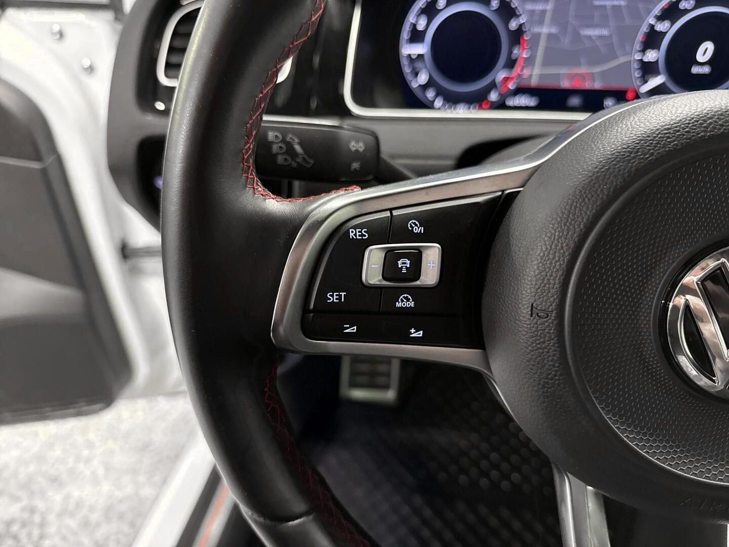 VOLKSWAGEN Golf 2018