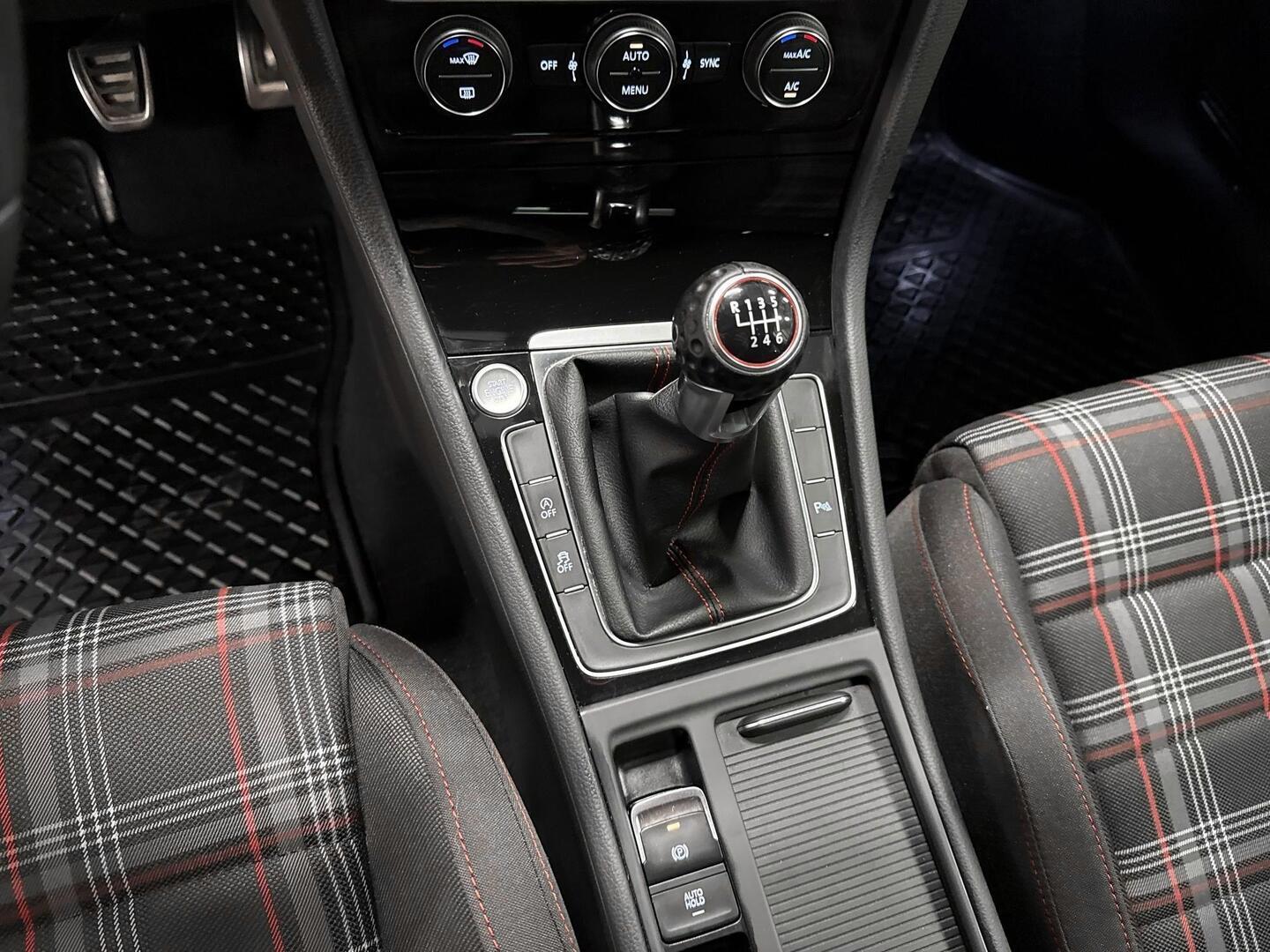 VOLKSWAGEN Golf 2018