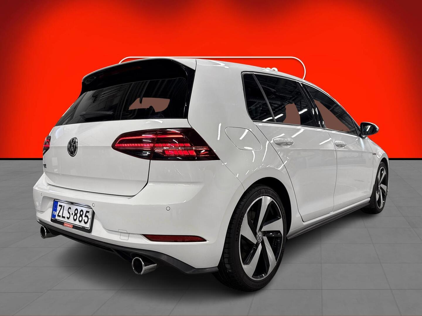 VOLKSWAGEN Golf 2018