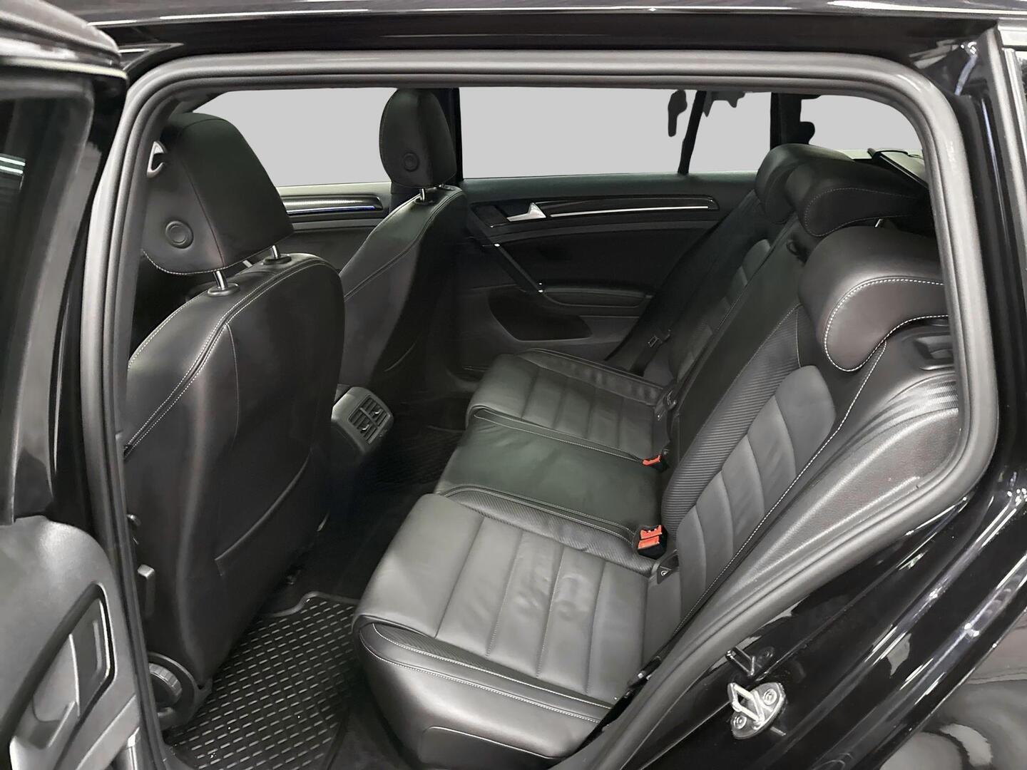 VOLKSWAGEN Golf 2015