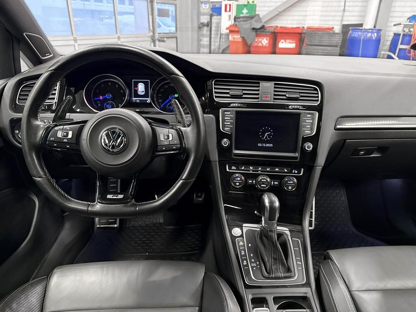 VOLKSWAGEN Golf 2015