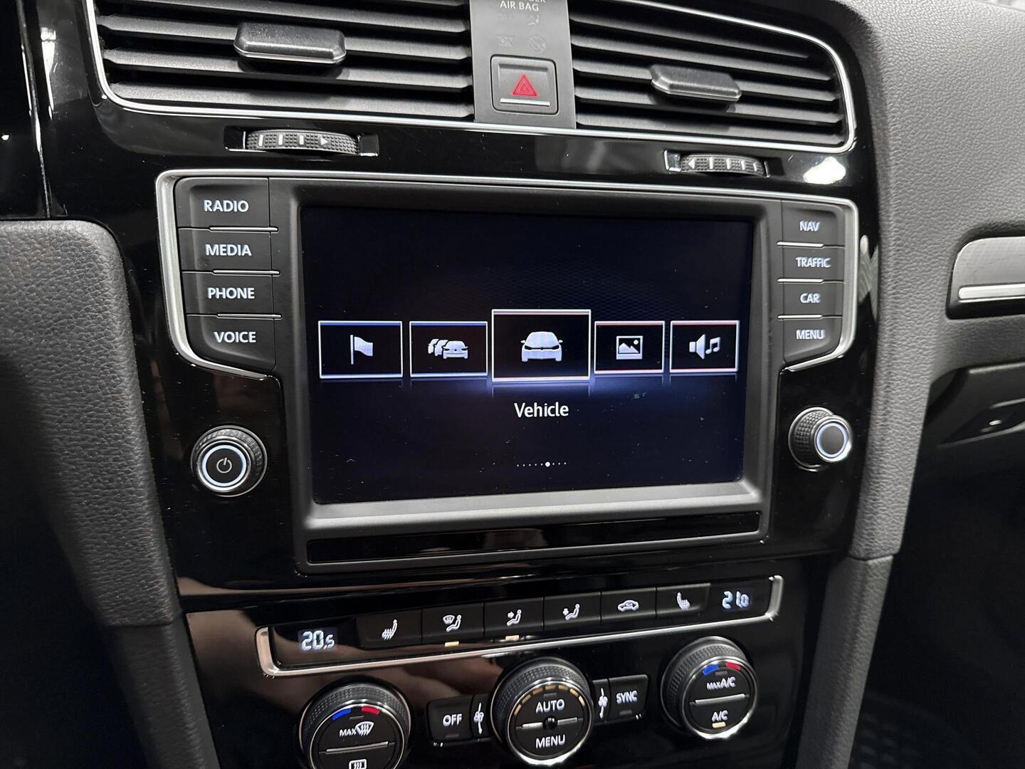 VOLKSWAGEN Golf 2015