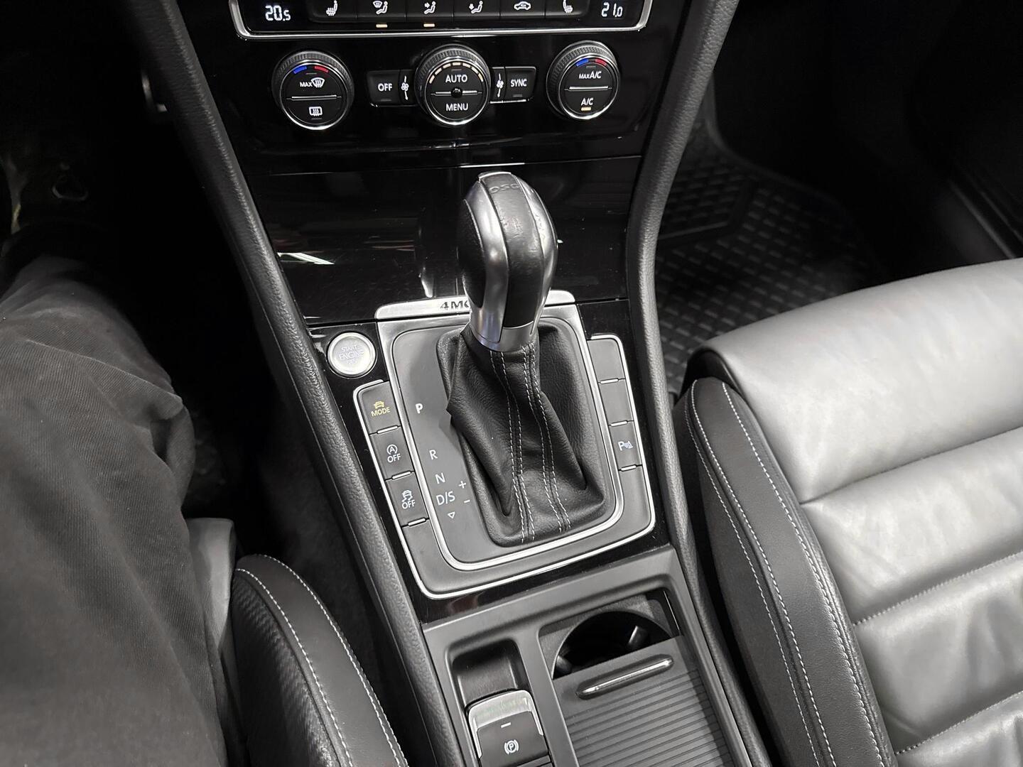 VOLKSWAGEN Golf 2015