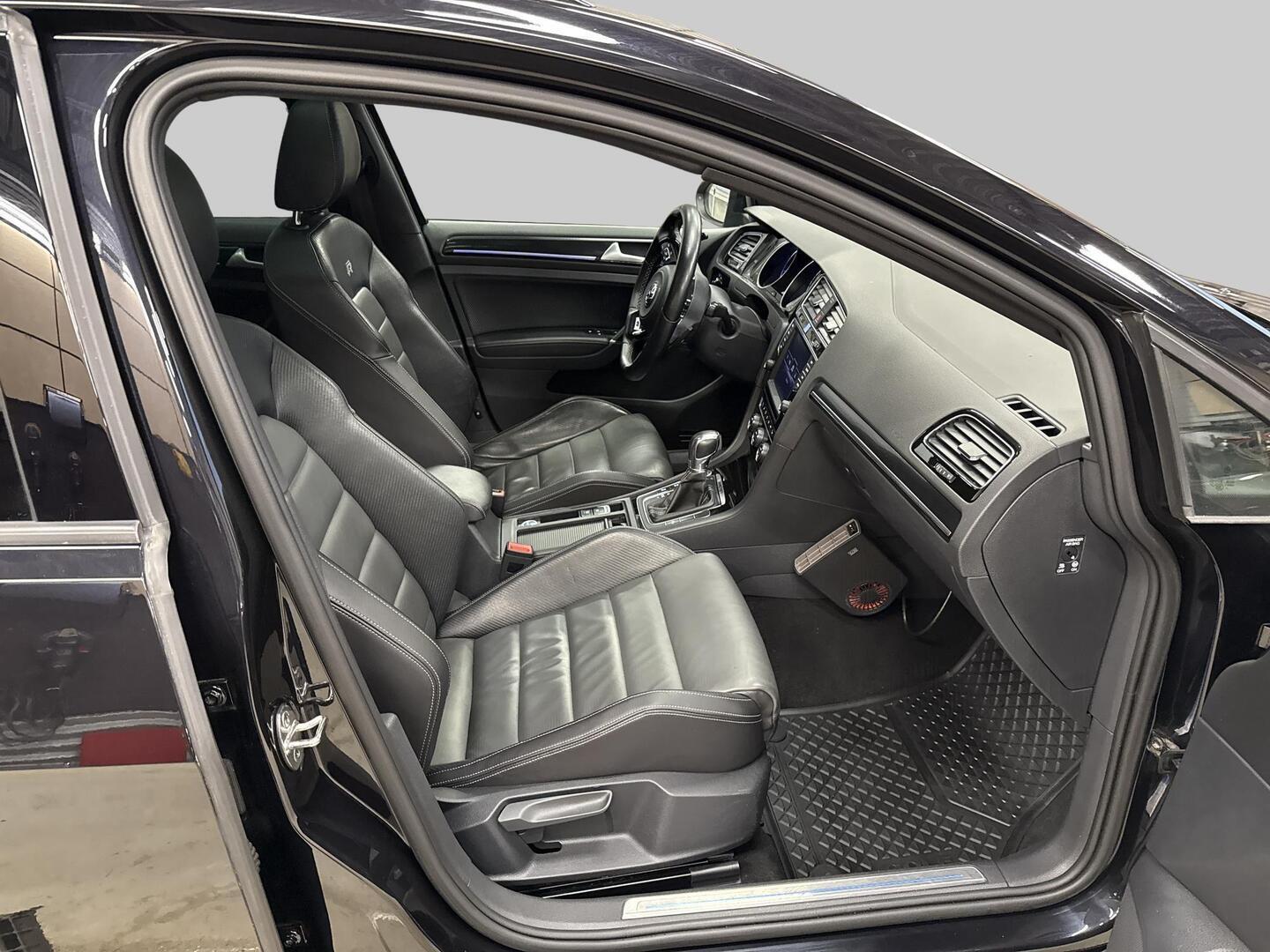 VOLKSWAGEN Golf 2015