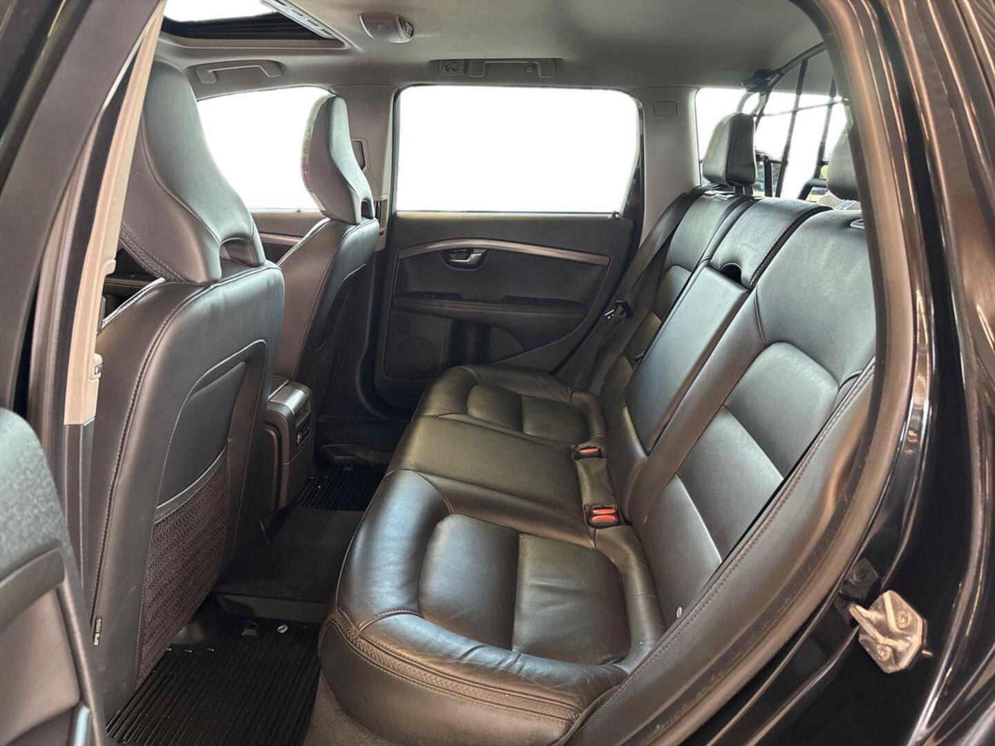 VOLVO XC70 10