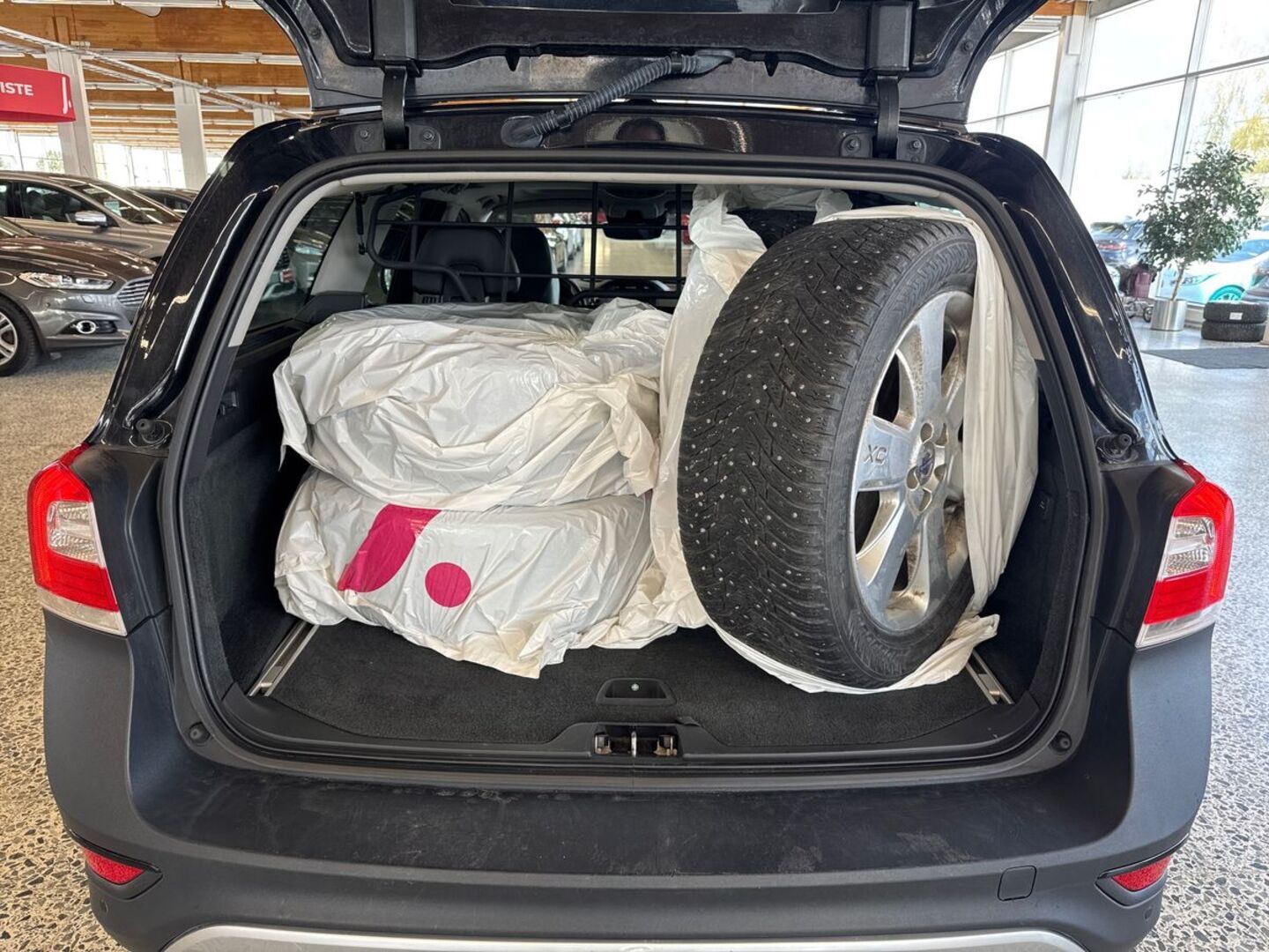 VOLVO XC70 11