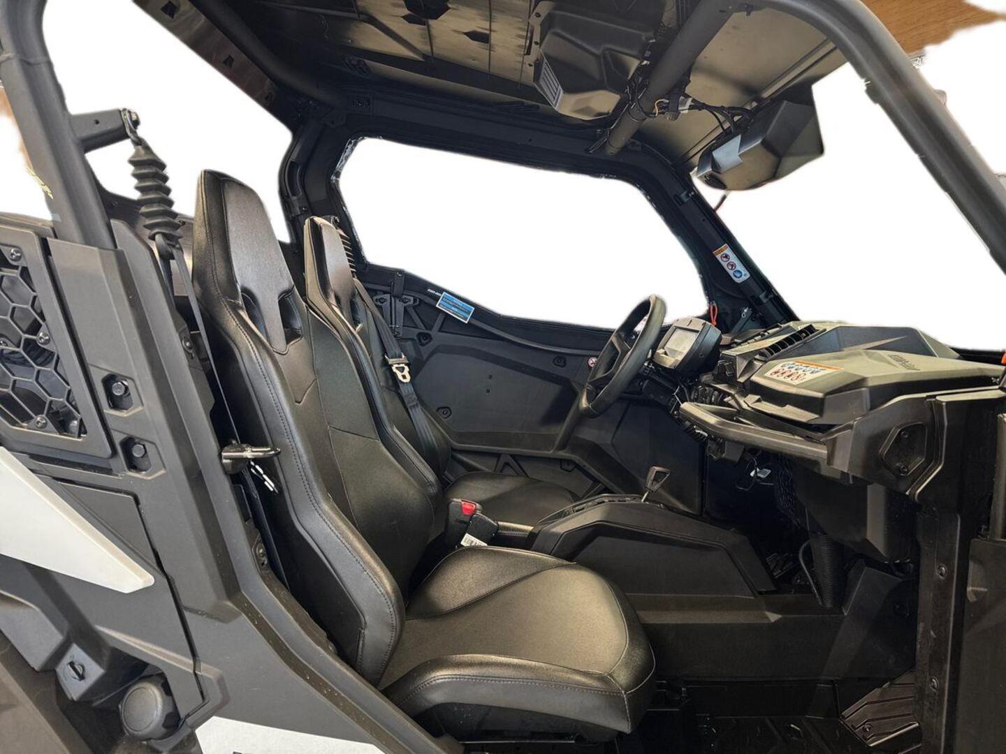 CAN-AM Maverick 2025