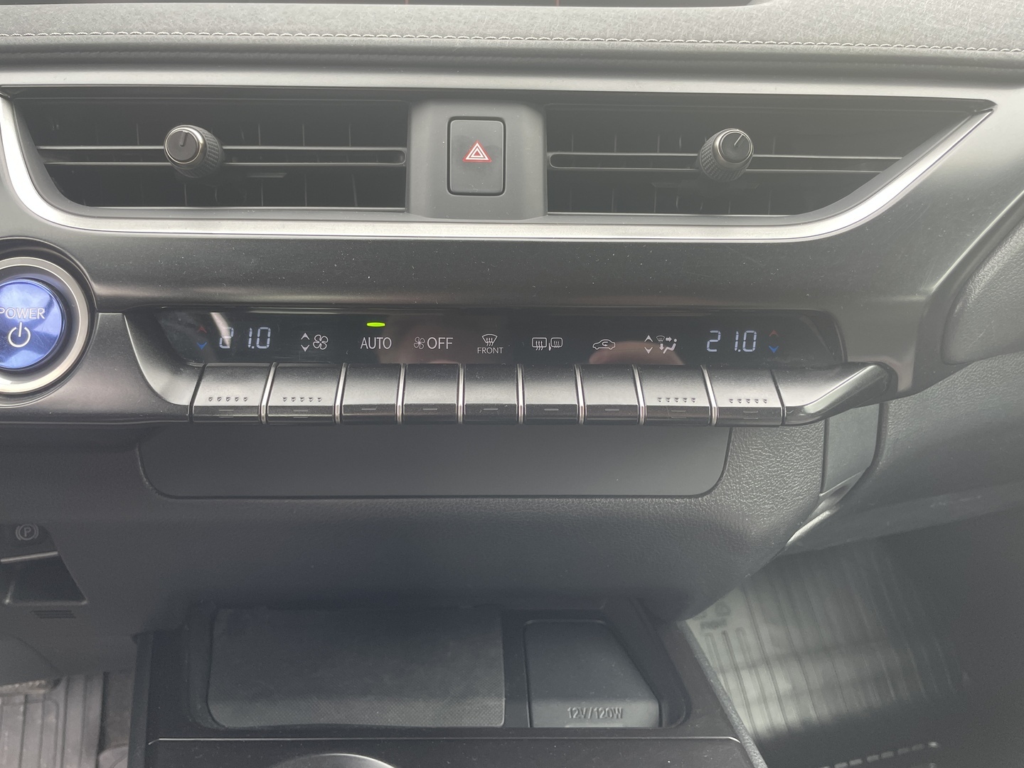 LEXUS UX 2021