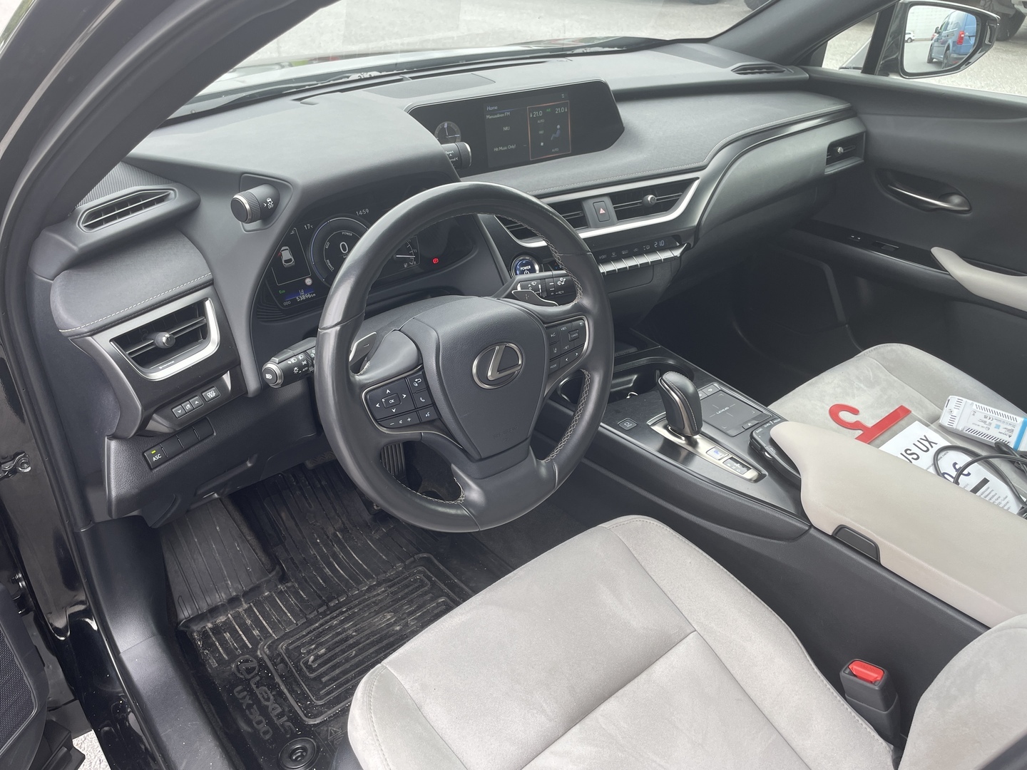 LEXUS UX 2021