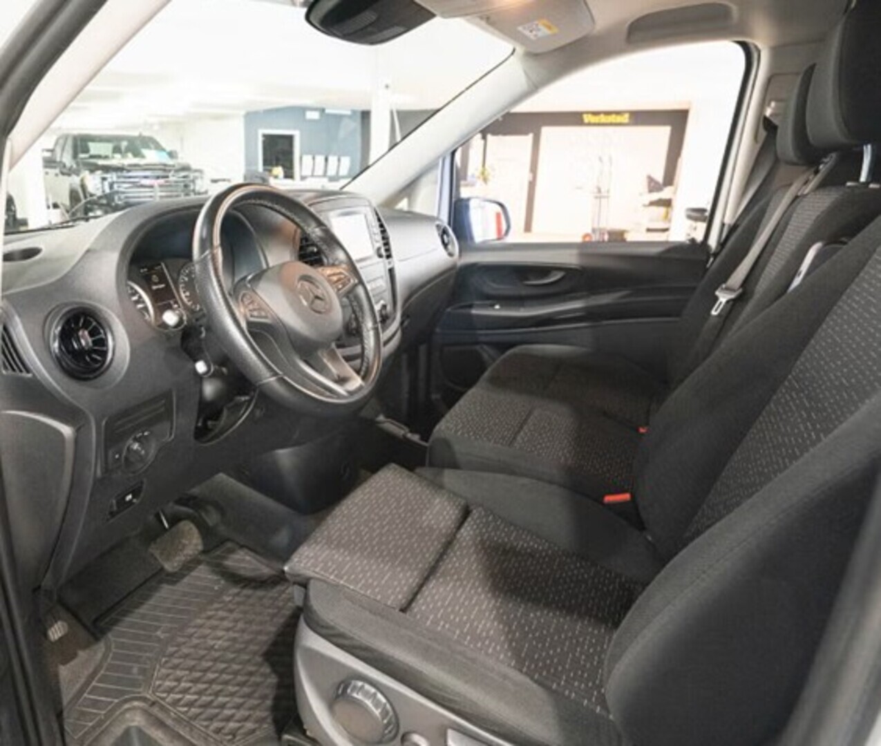 MERCEDES-BENZ Vito 2023