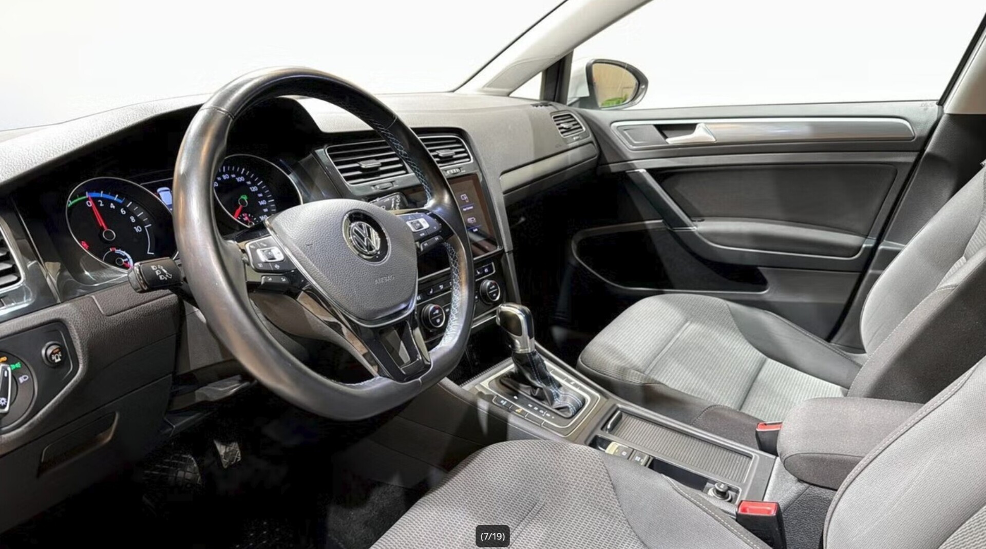 VOLKSWAGEN Golf 2019