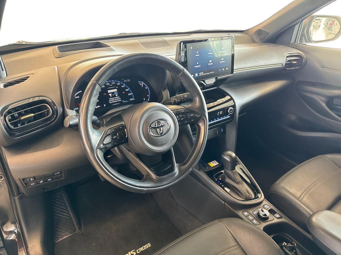 TOYOTA Yaris Cross 2022