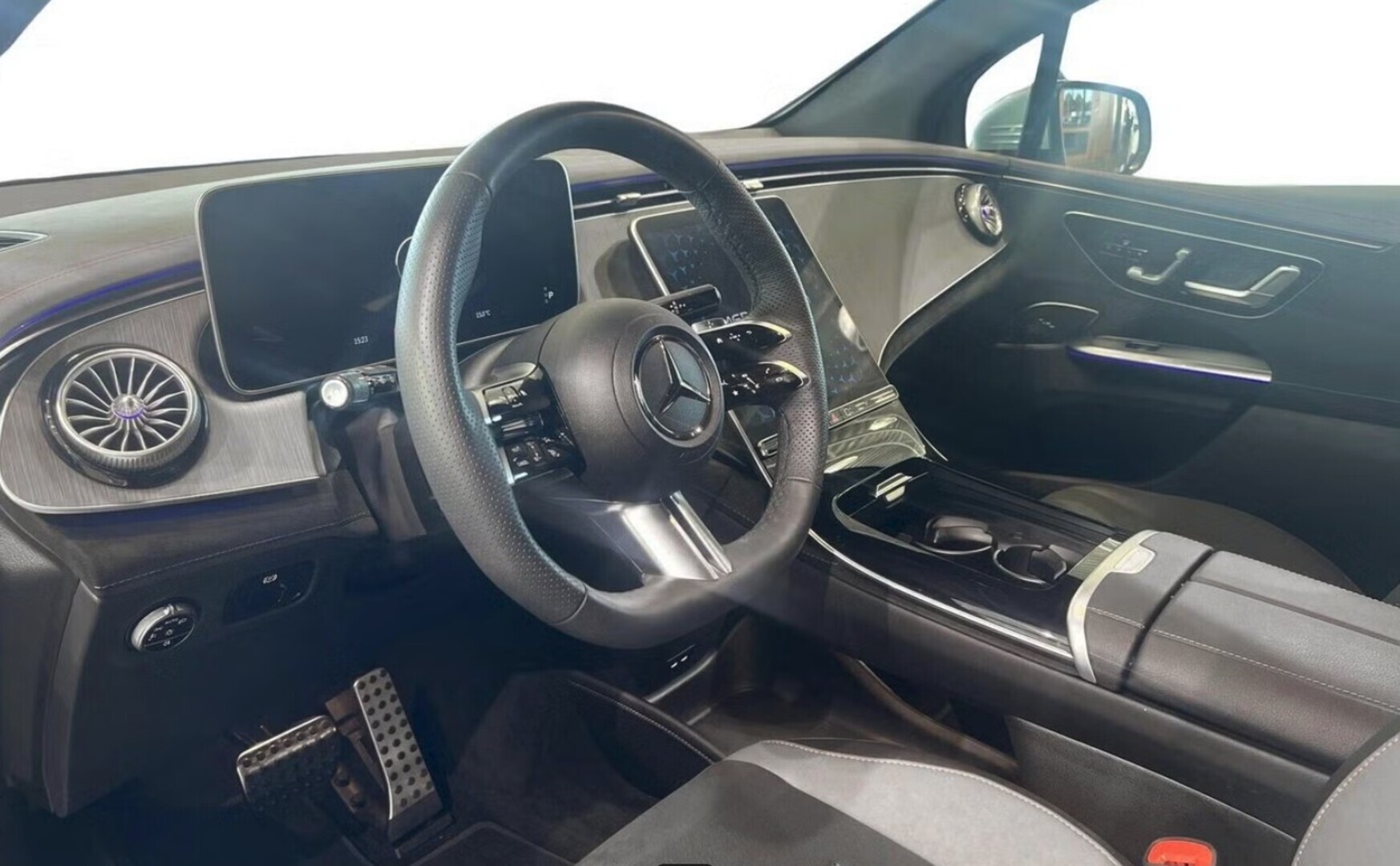 MERCEDES-BENZ EQE SUV 2025