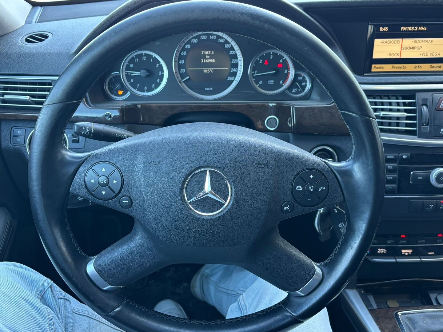 MERCEDES-BENZ E 2010
