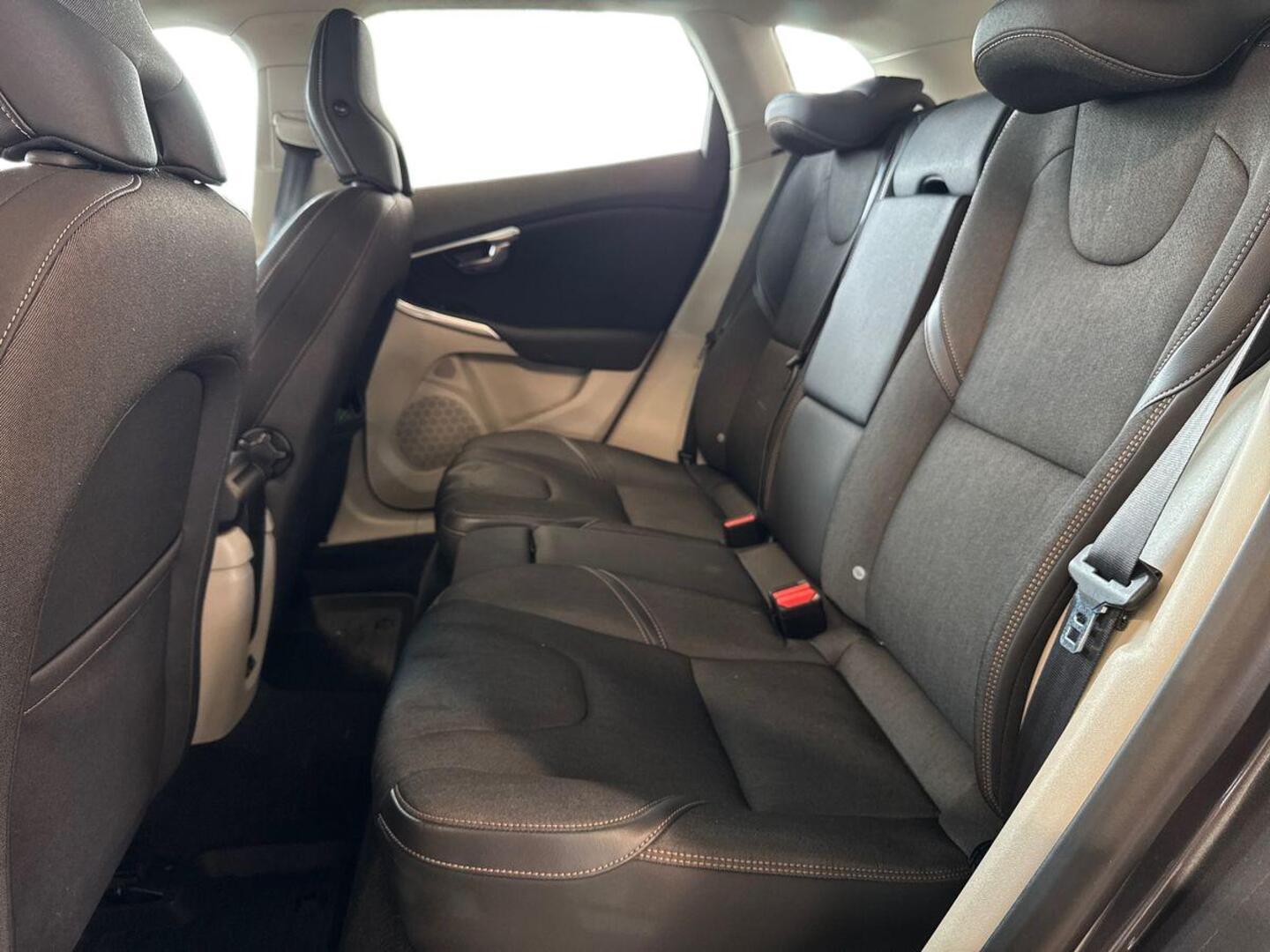 VOLVO V40 Cross Country 10