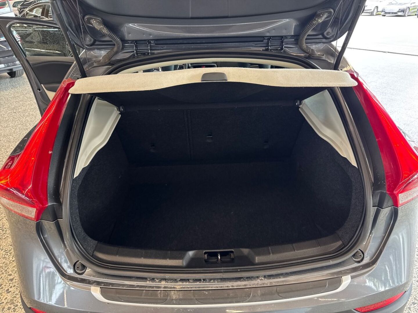 VOLVO V40 Cross Country 11