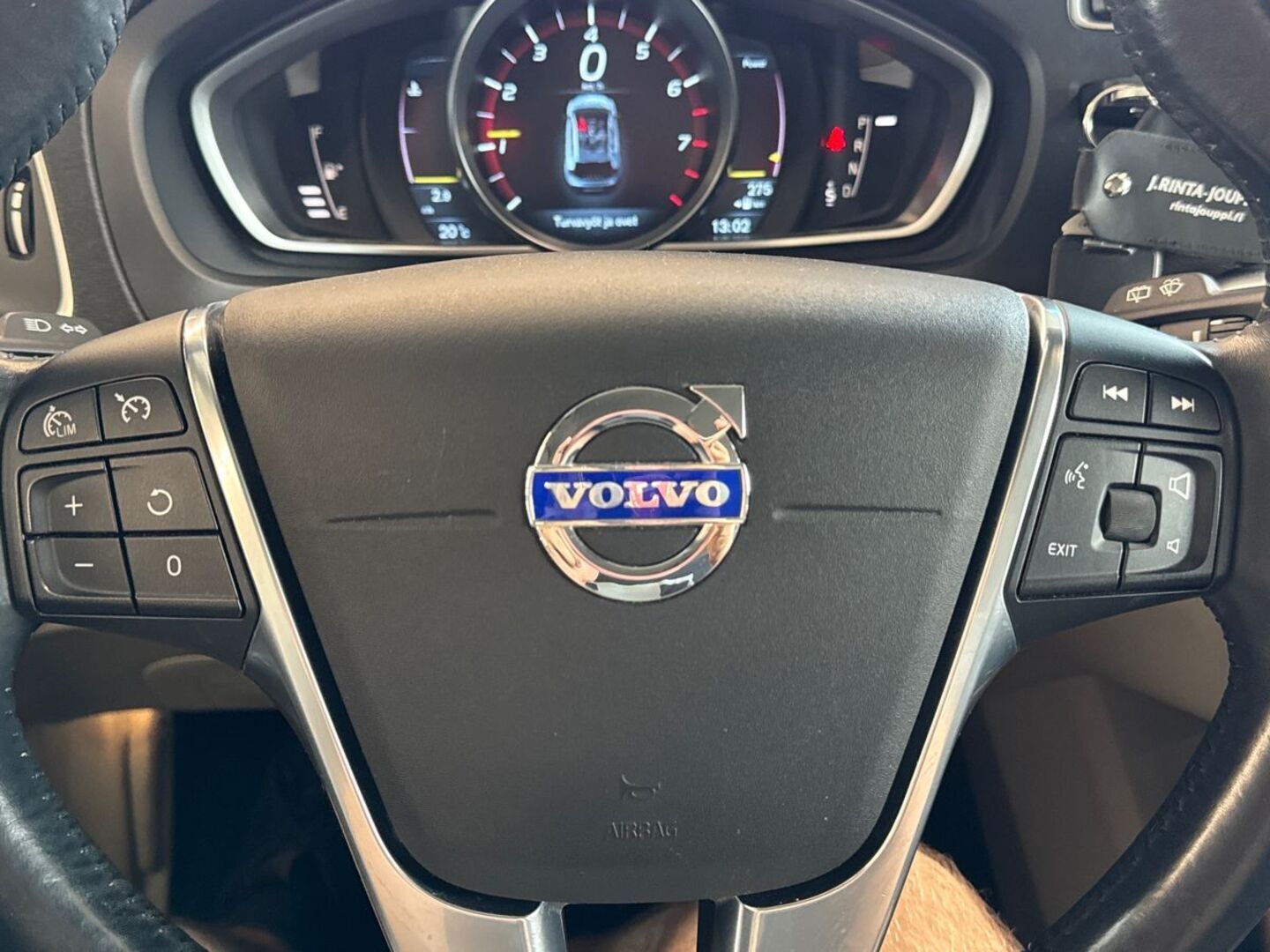 VOLVO V40 Cross Country 17