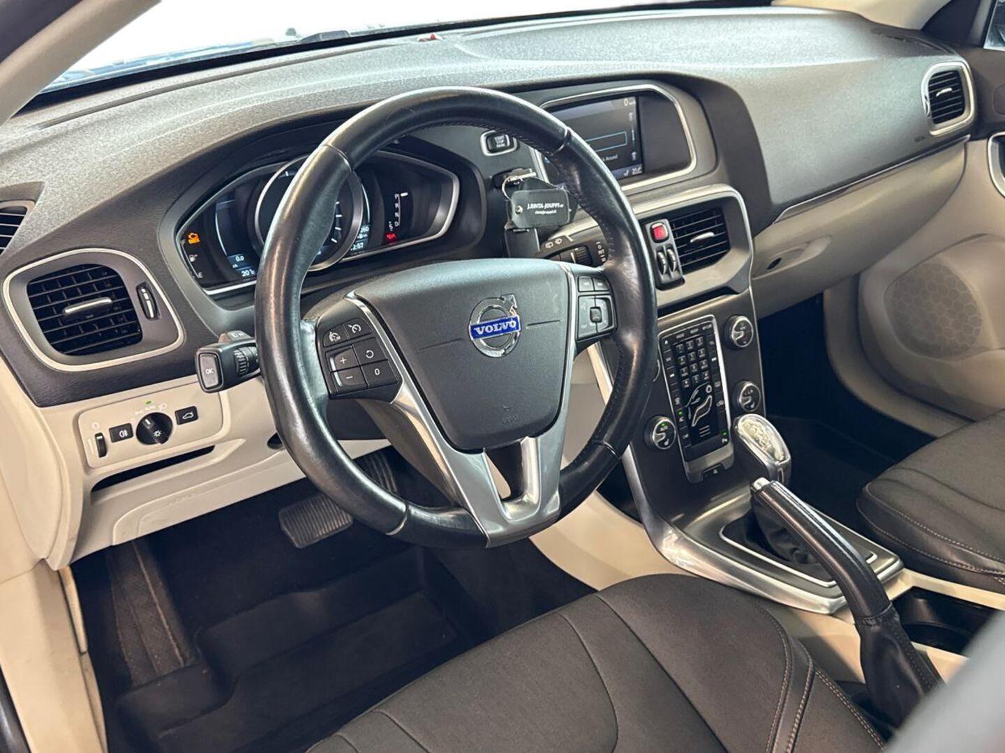 VOLVO V40 Cross Country 7