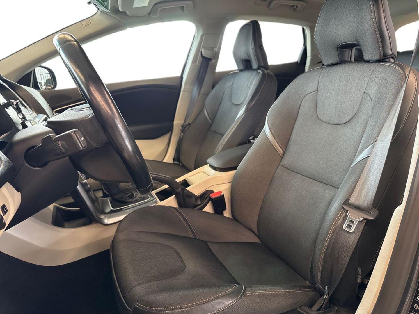 VOLVO V40 Cross Country 9