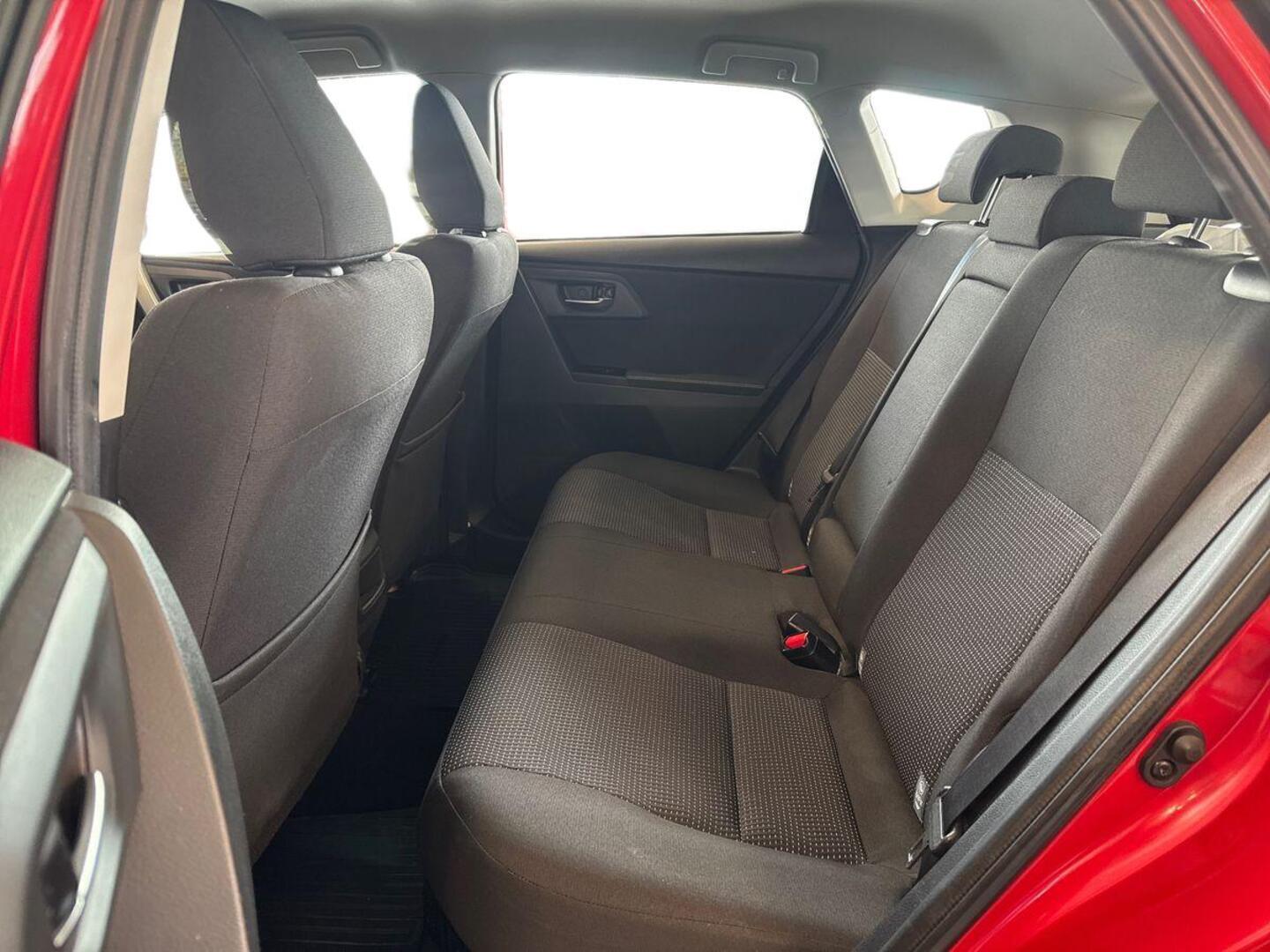 TOYOTA Auris 2014