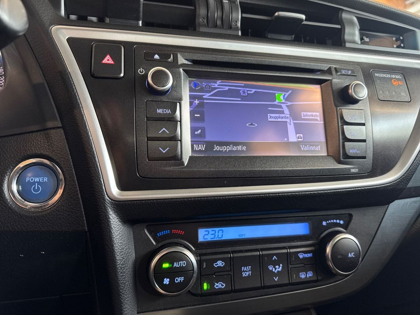 TOYOTA Auris 2014