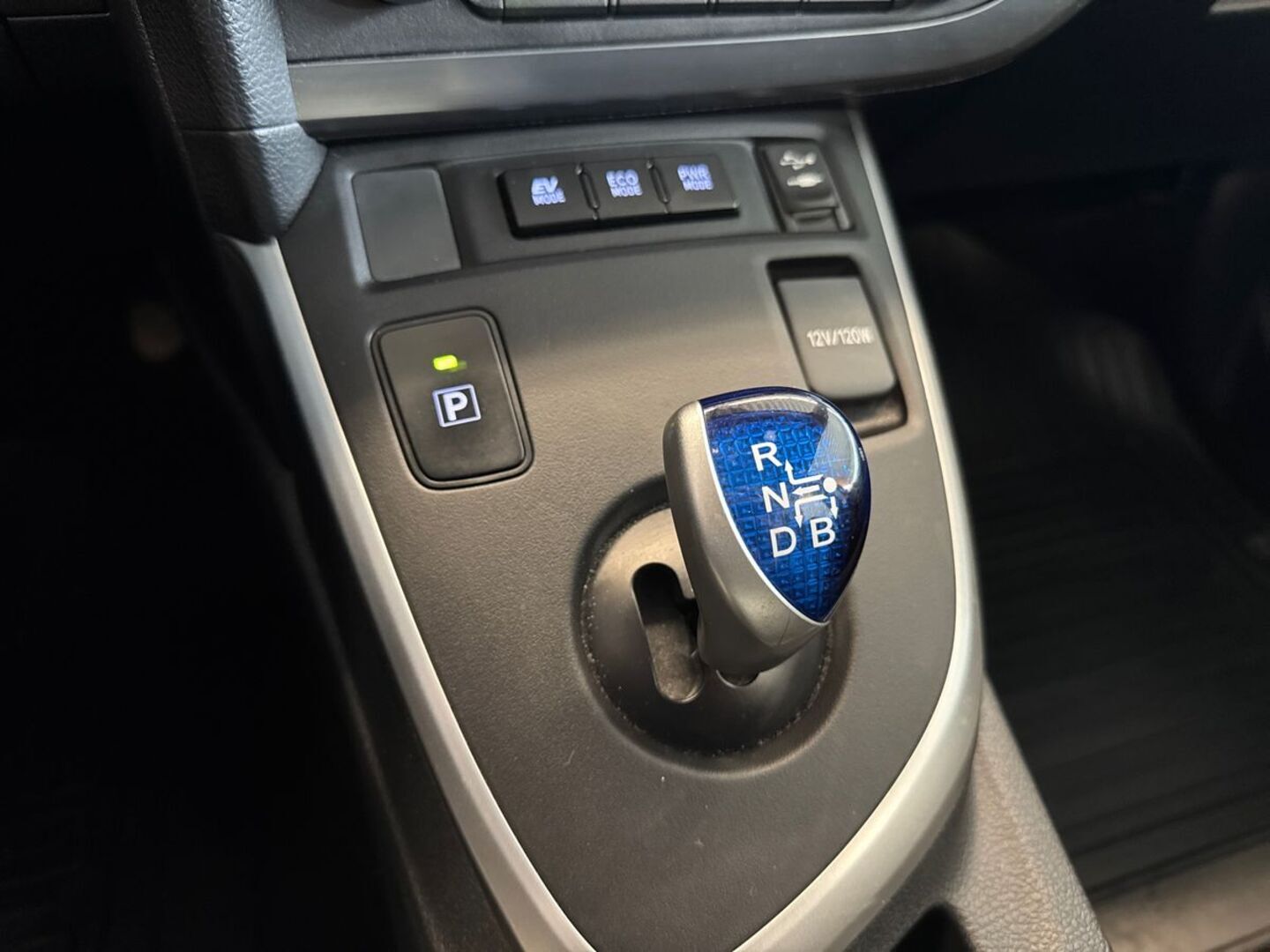 TOYOTA Auris 2014