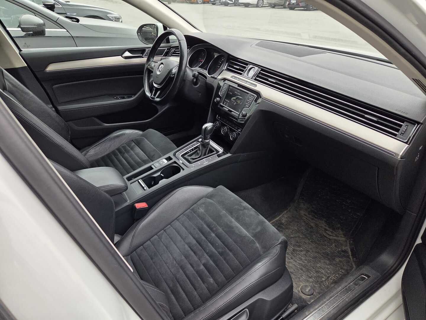 VOLKSWAGEN Passat 2017