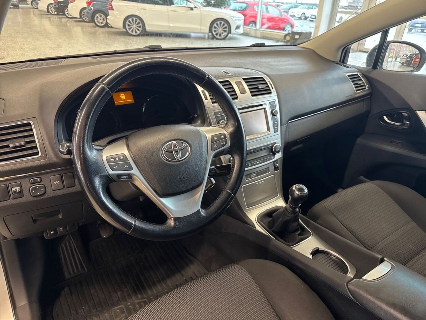 TOYOTA Avensis 2012