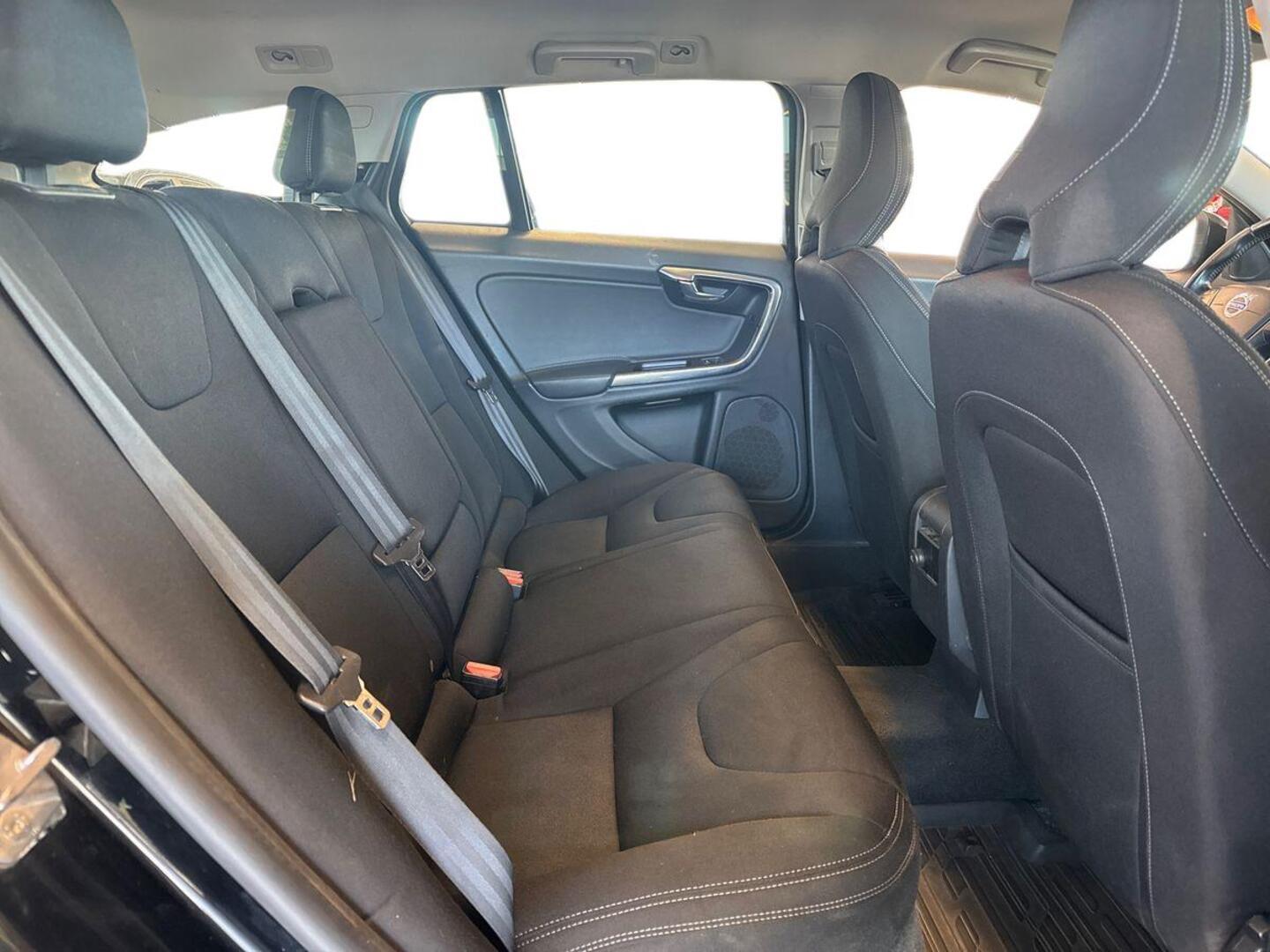 VOLVO V60 10