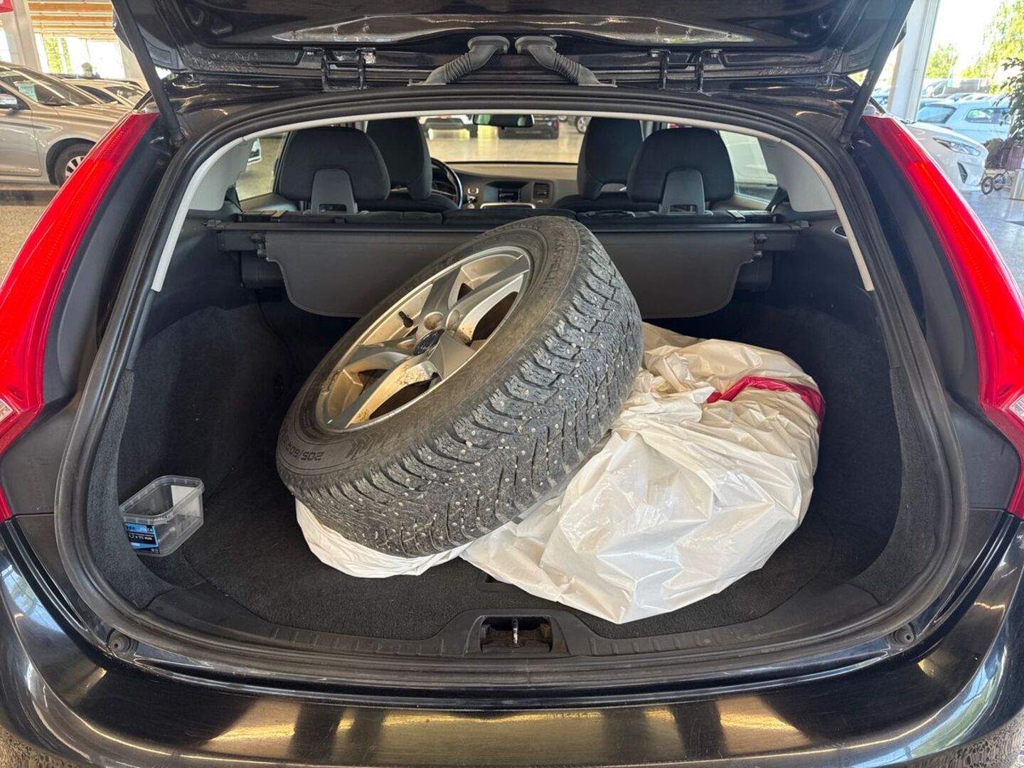 VOLVO V60 11