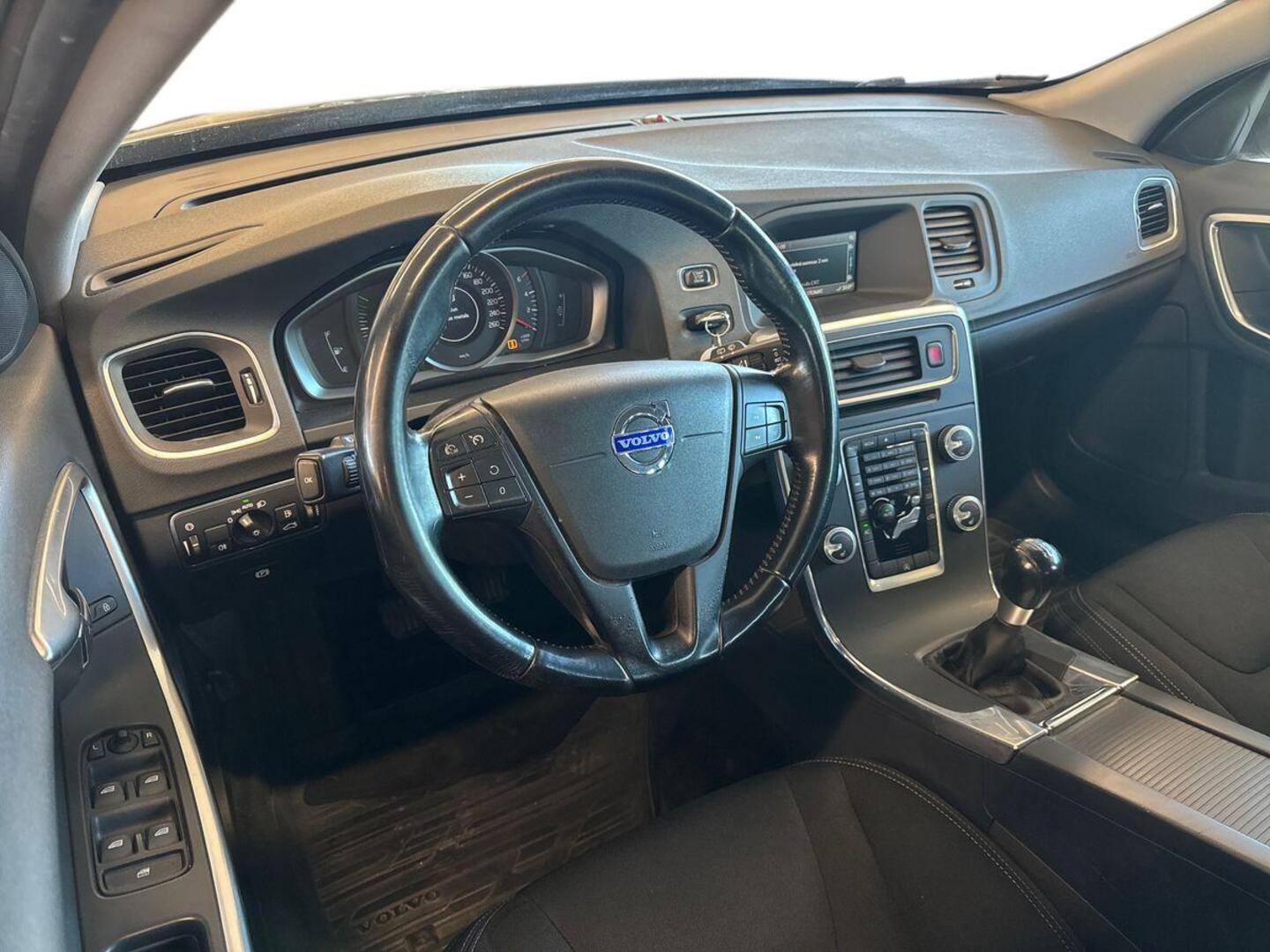 VOLVO V60 7