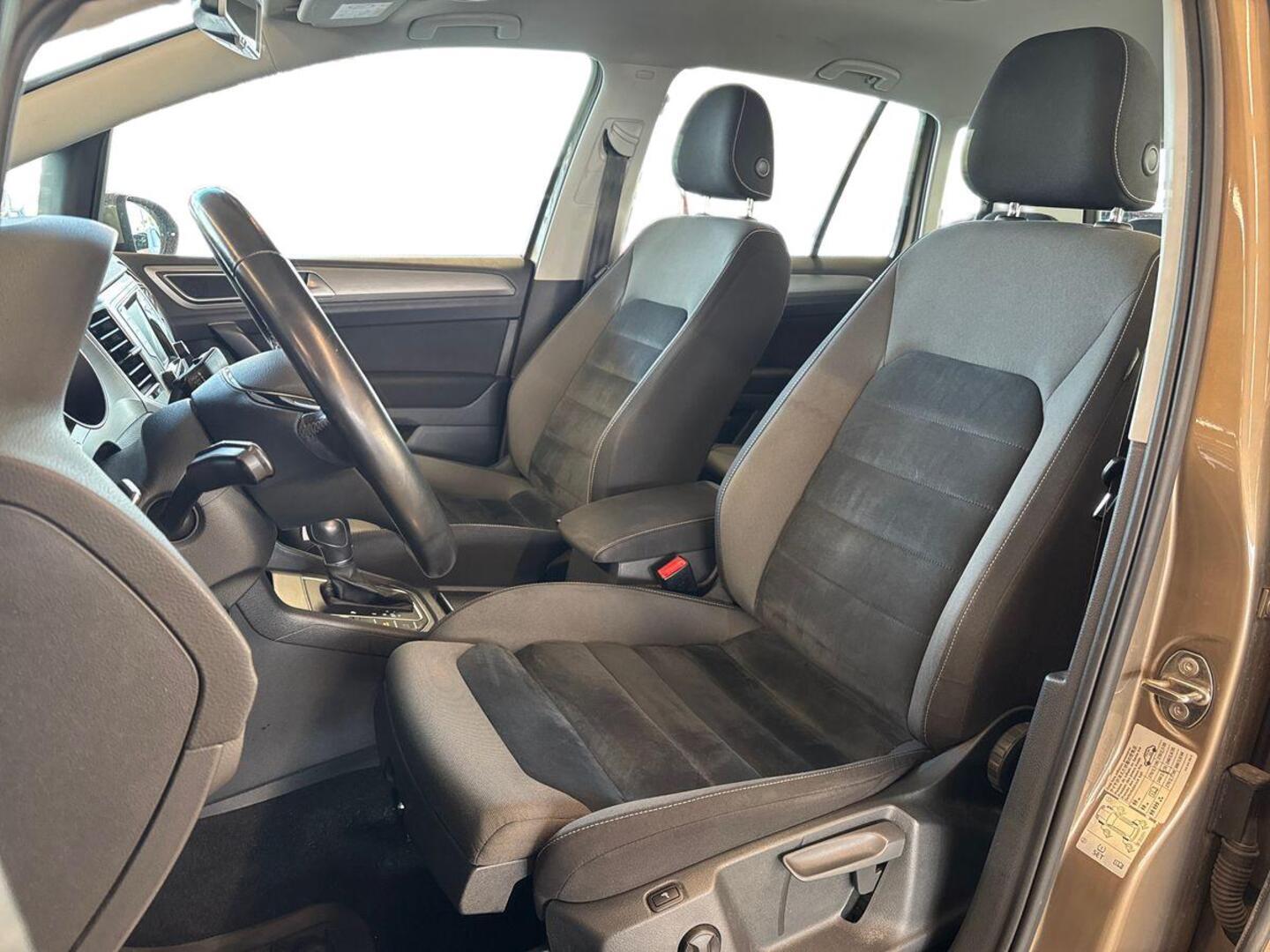 VOLKSWAGEN Golf Sportsvan 2015