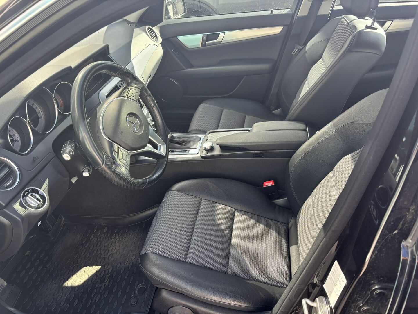 MERCEDES-BENZ C 2012