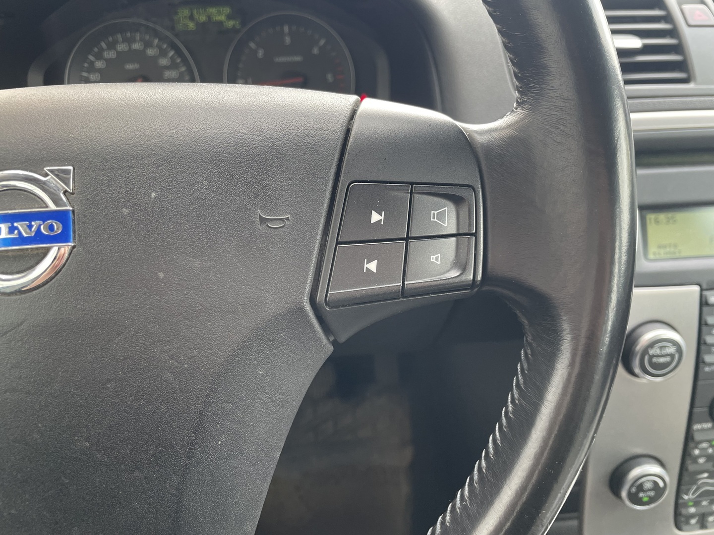 VOLVO V50 2009