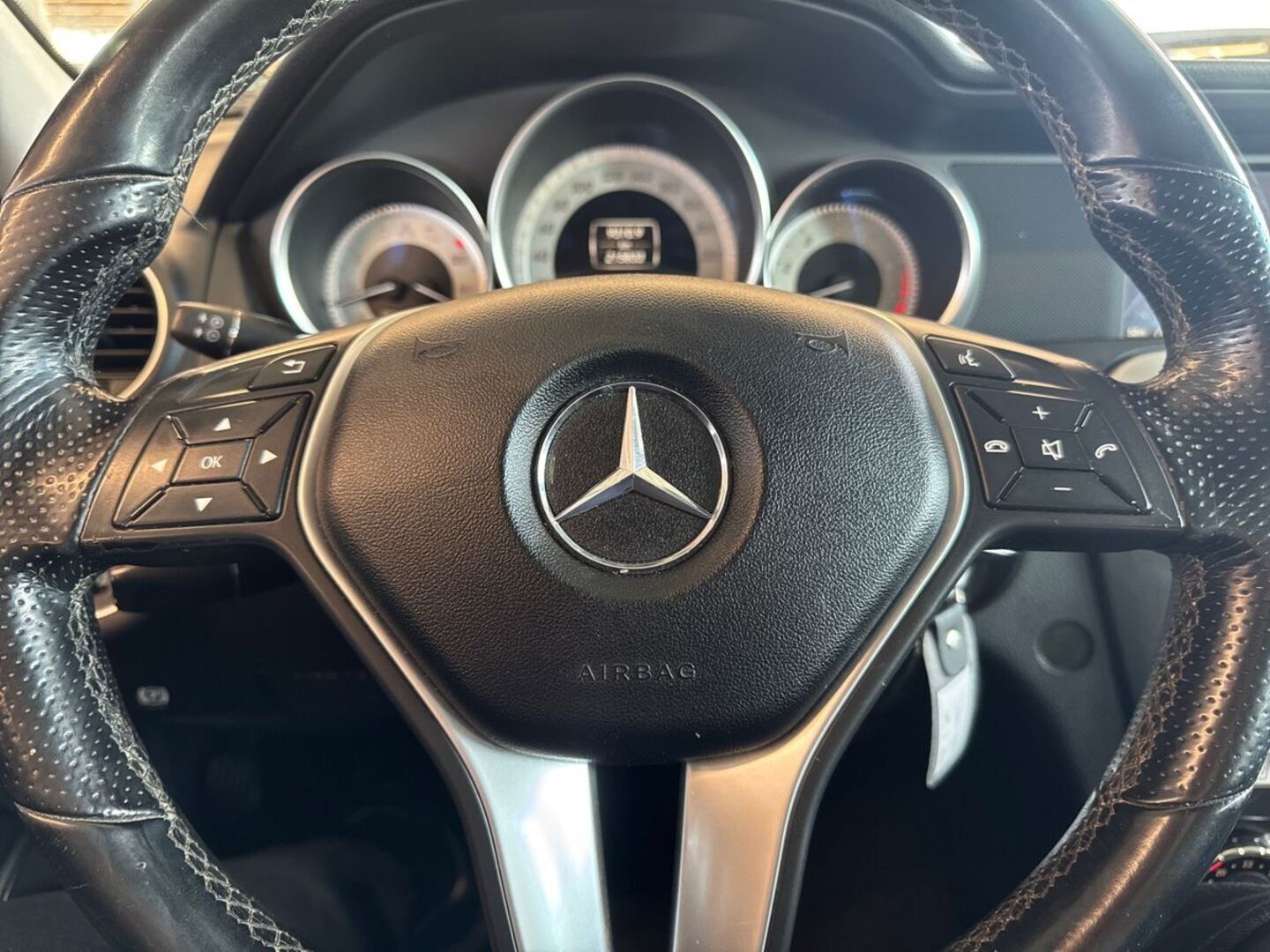 MERCEDES-BENZ C 2011