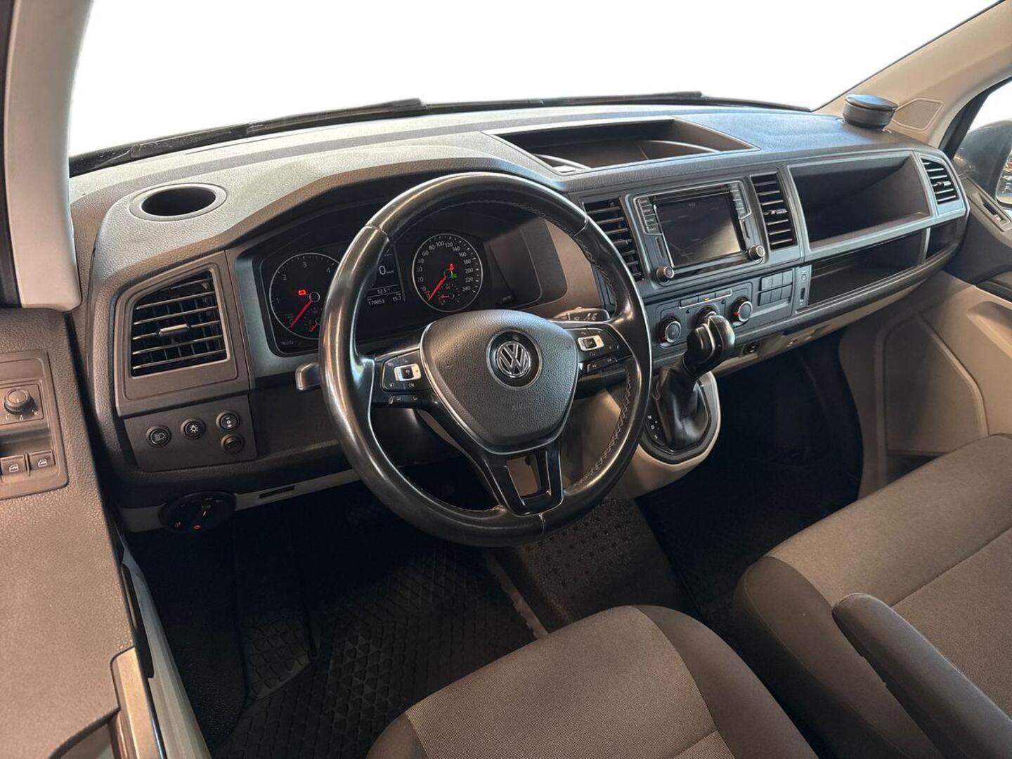 VOLKSWAGEN Transporter 10