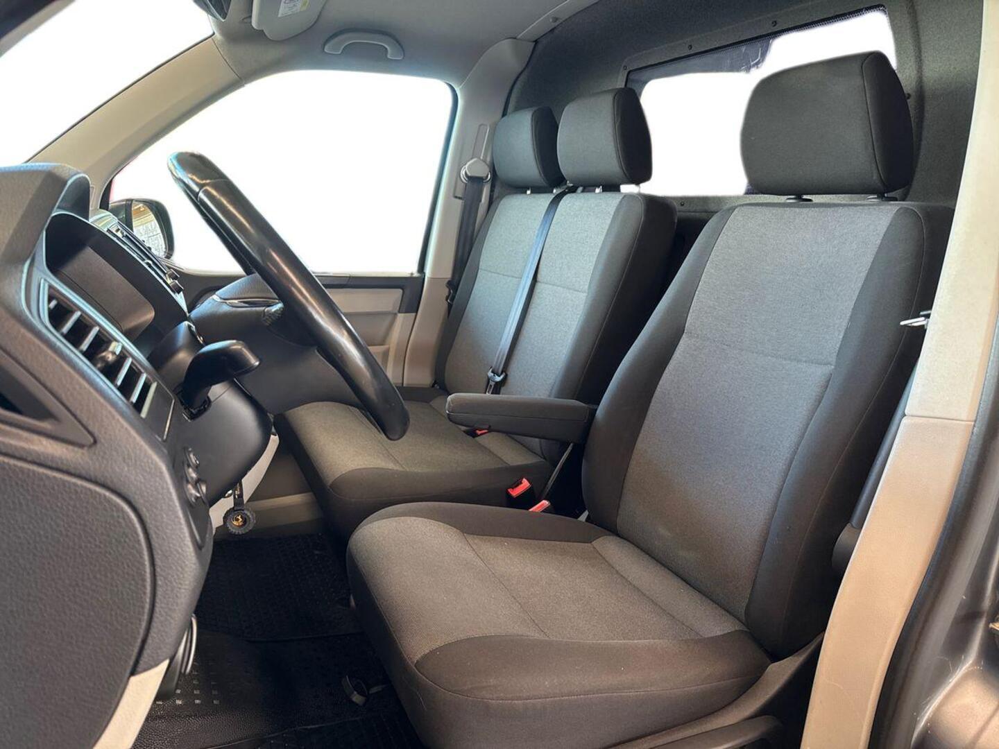 VOLKSWAGEN Transporter 11
