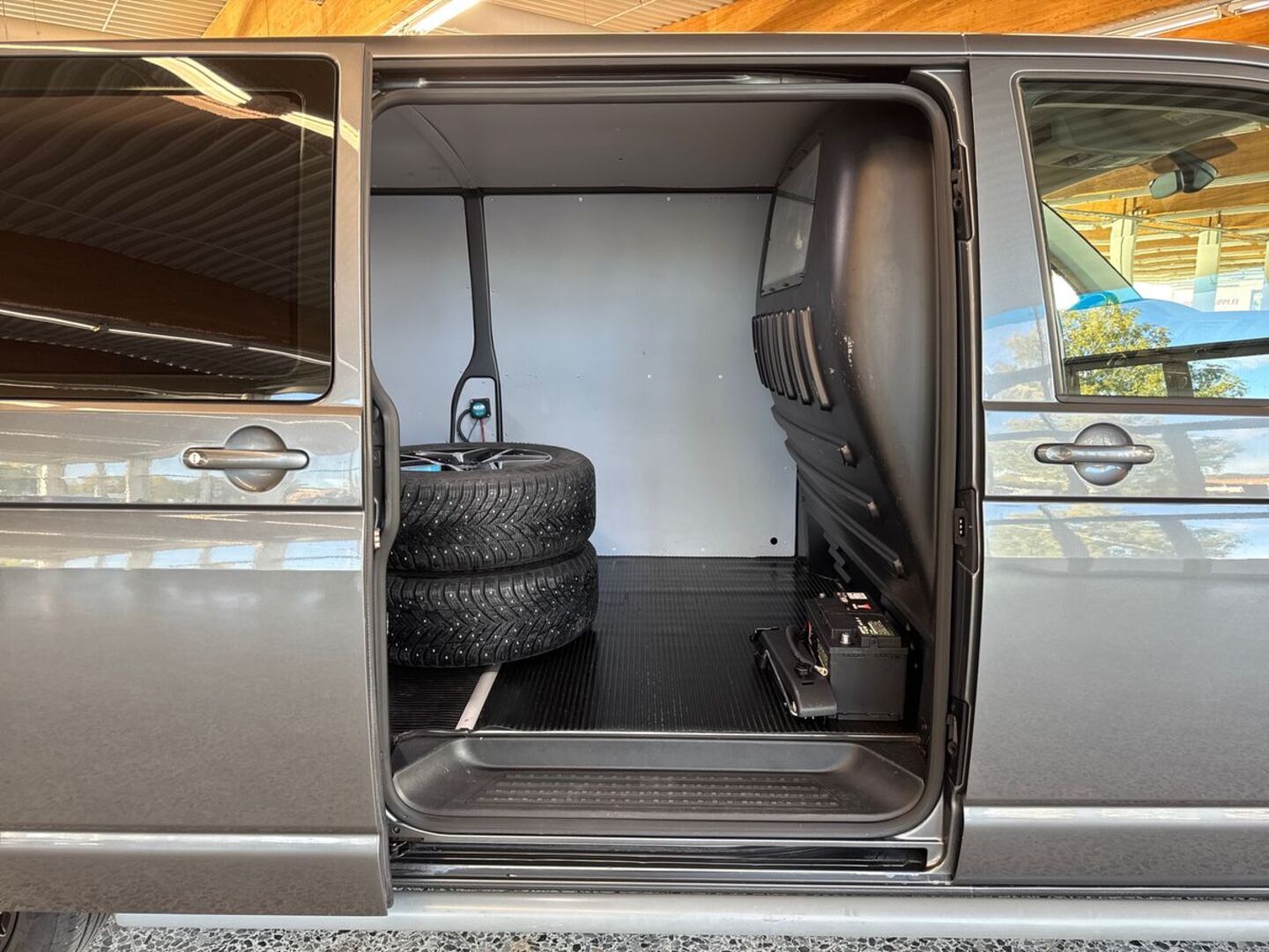 VOLKSWAGEN Transporter 5