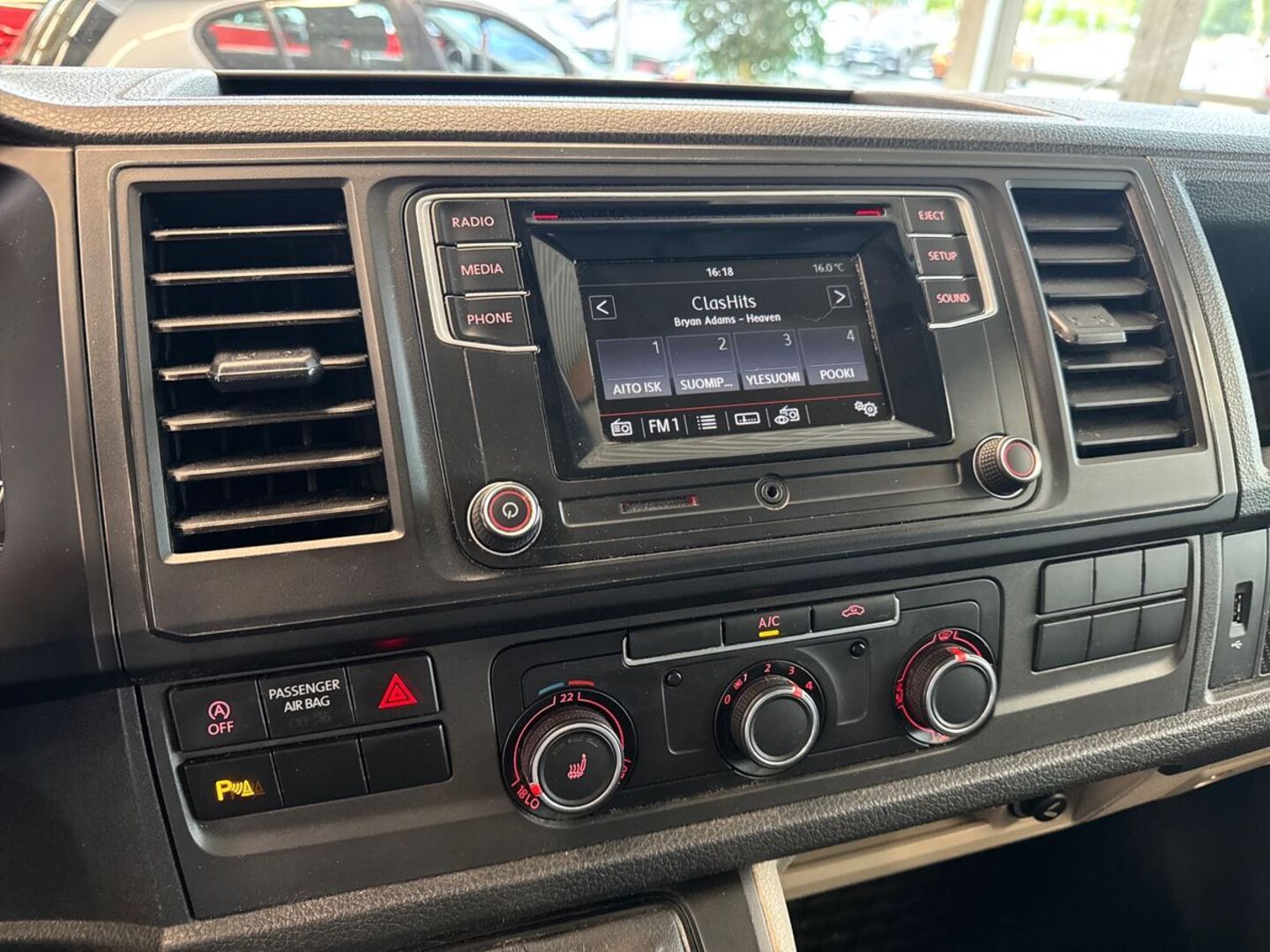 VOLKSWAGEN Transporter 2016