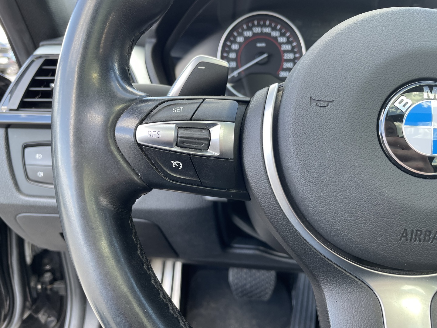 BMW 330 2013
