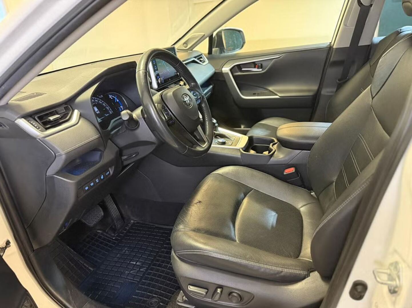 TOYOTA RAV4 2021