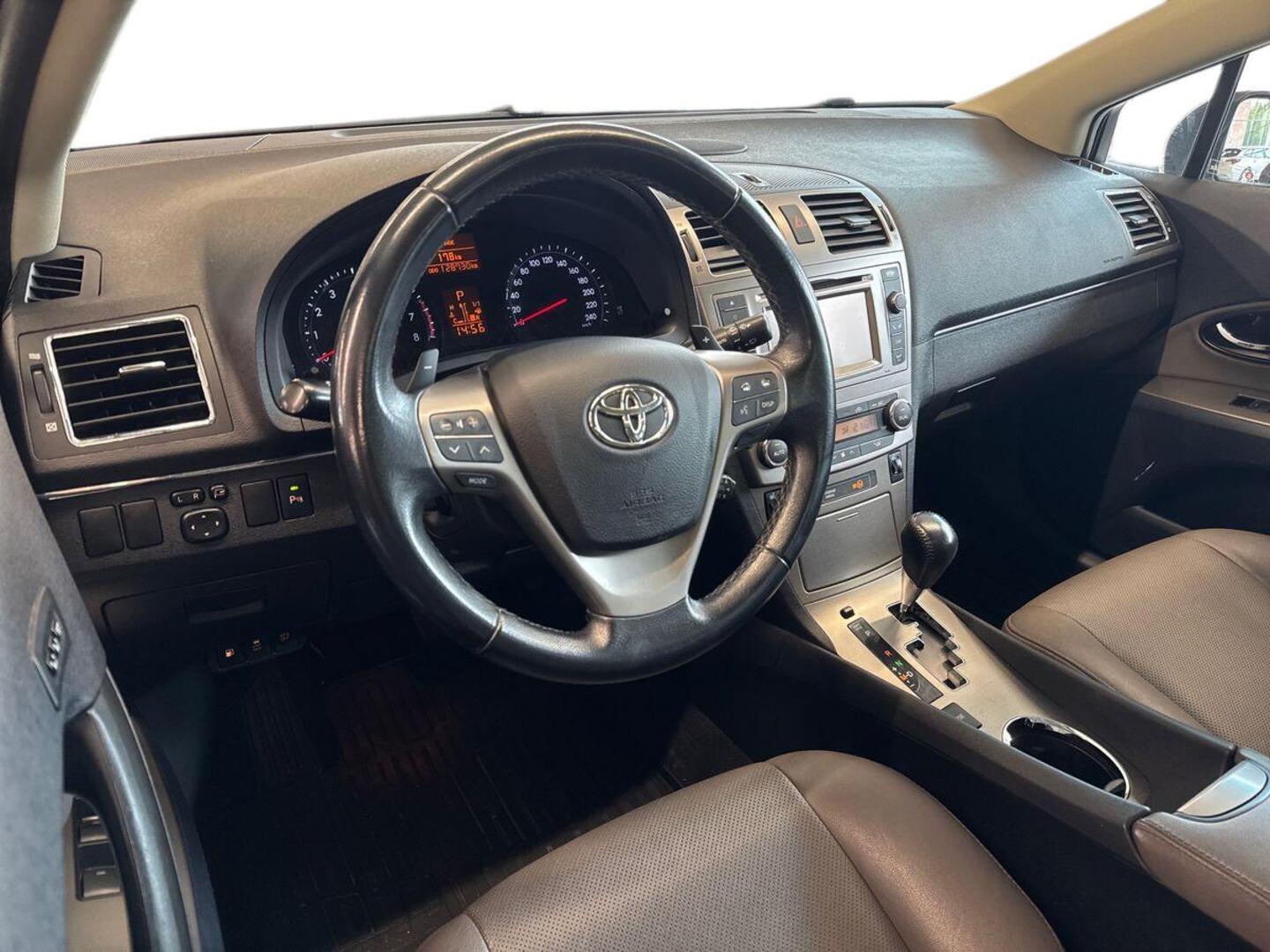 TOYOTA Avensis 6