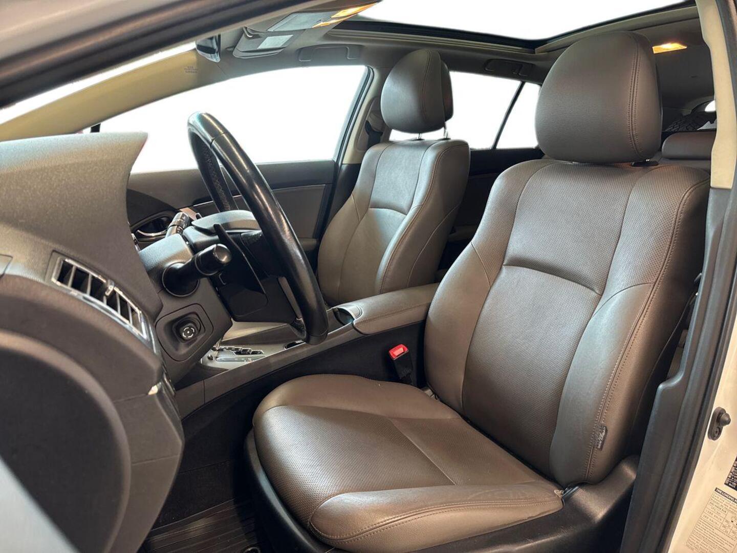 TOYOTA Avensis 7