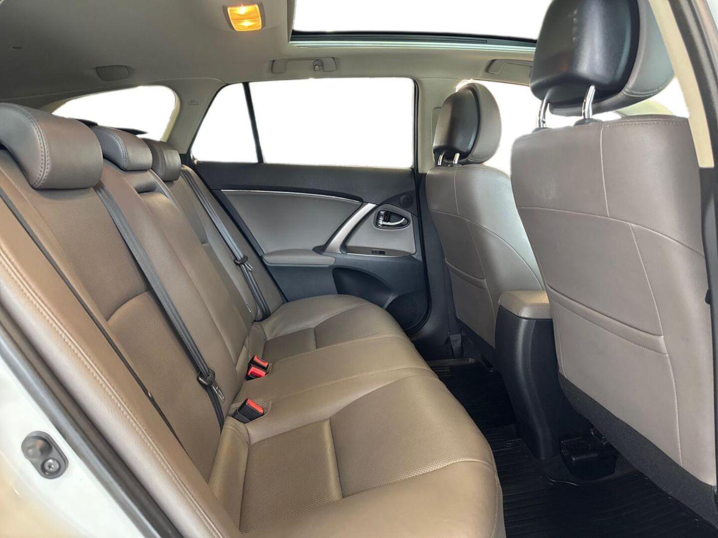TOYOTA Avensis 8