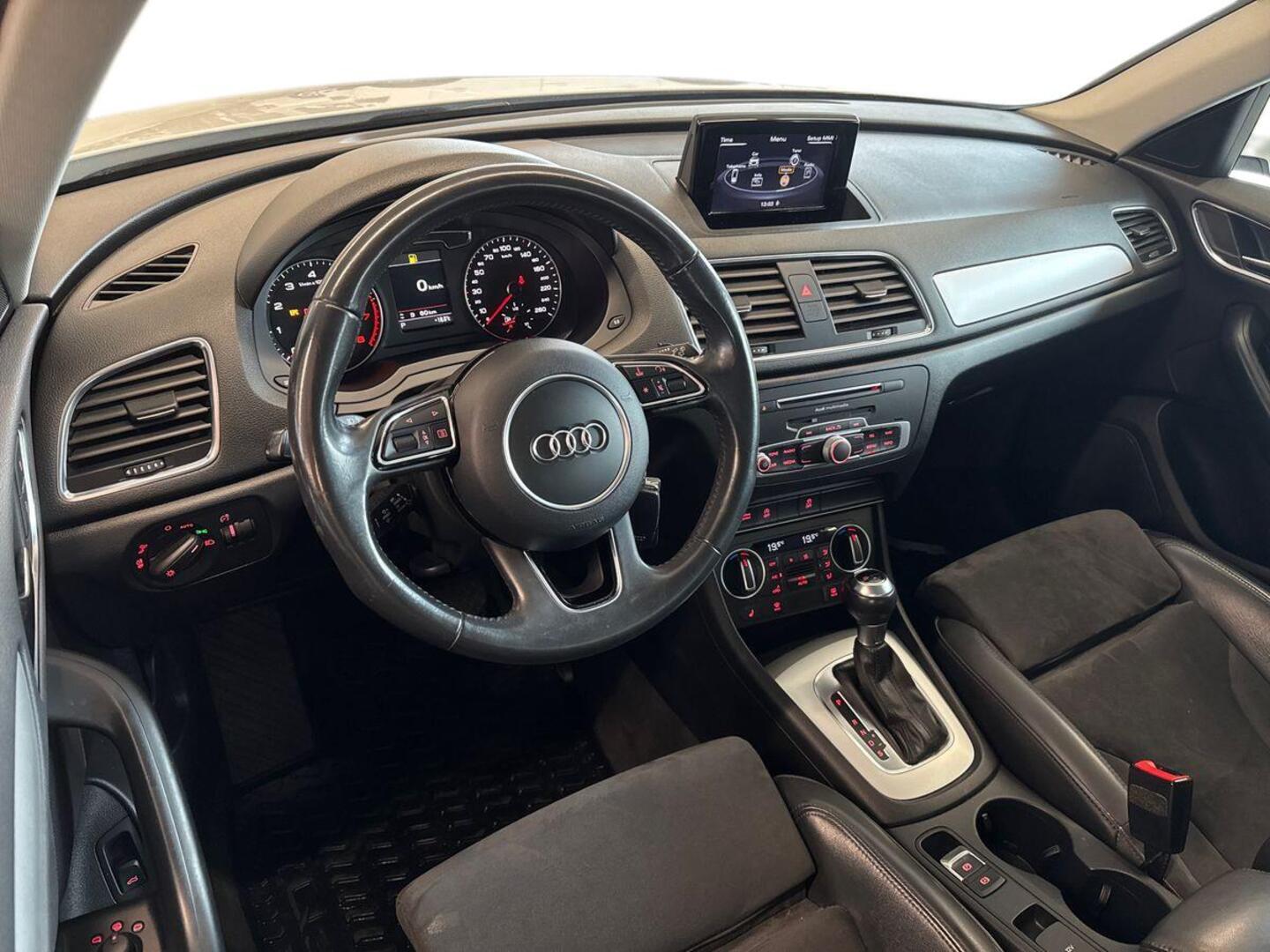 AUDI Q3 7