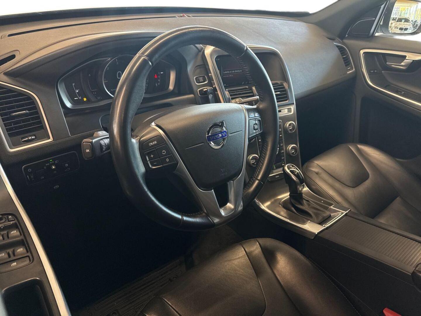 VOLVO XC60 7